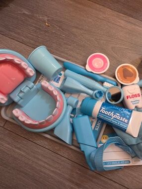 Melissa & Doug Super Smile Dentist Play Set